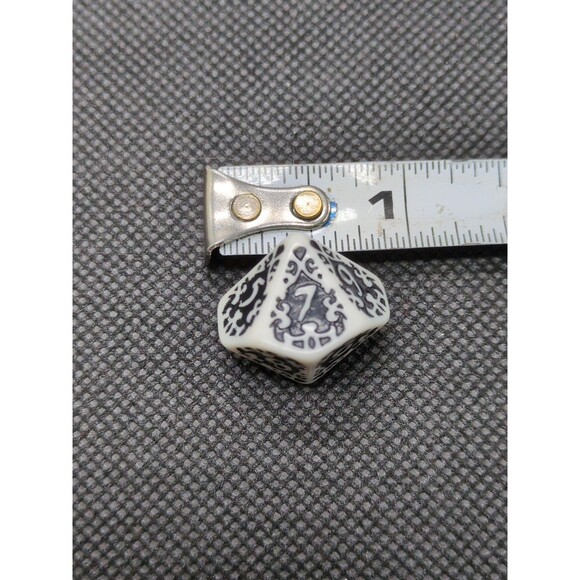 Blood And Plunder D10 Unaligned Nationality Black And White Dice - Picture 2 of 5